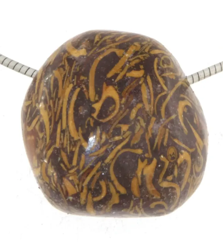 jaspis-anhaenger-edelstein-trommelstein-heilstein-schmuck-edelsteinschmuck-gebohrt