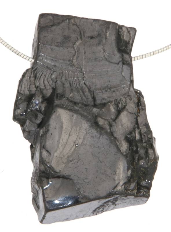 Schungit-edelschungit-anhaenger-trommelstein-heilstein-shungit-schmuck-edelsteinschmuck