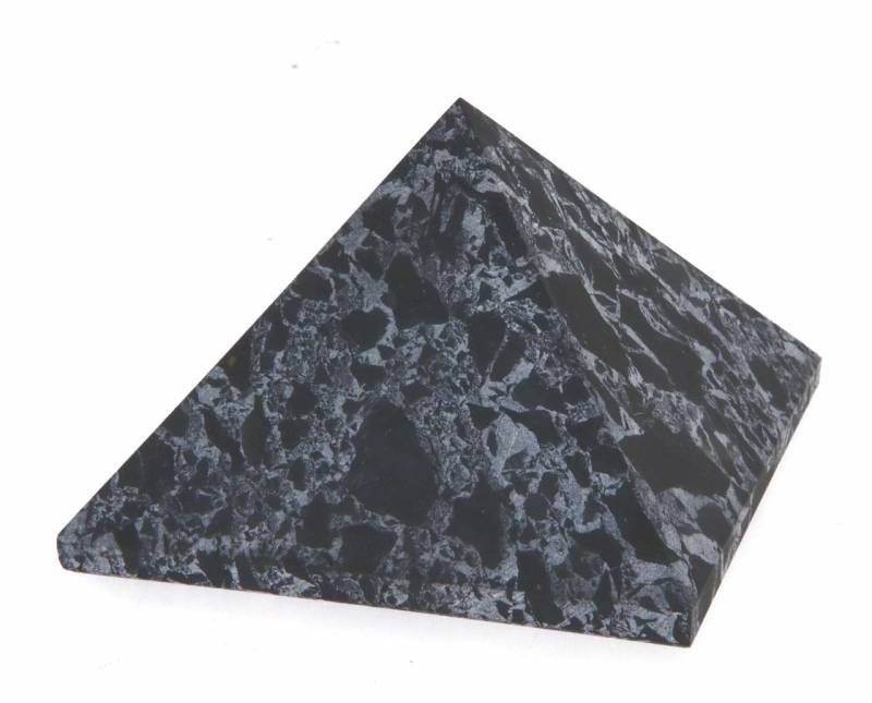 Schungit-edelschungit-pyramide-elektrosmog-heilstein-edelstein Schungit-edelschungit-pyramide-elektrosmog-heilstein-edelstein