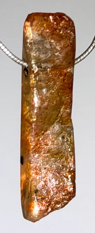 sonnenstein-anhaenger-edelstein-heilstein-trommelstein-schmuck-gebohrt