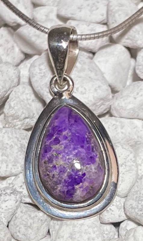 sugilith-anhaenger-edelstein-heiilstein-schmuck-silber sugilith-anhaenger-edelstein-heiilstein-schmuck-silber