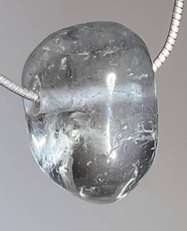 blauer-blau-topas-trommelstein-anhaenger-edelstein-heilstein-schmuck