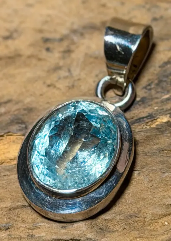 topas-anhaenger-silber-edelstein-heilstein-schmuck