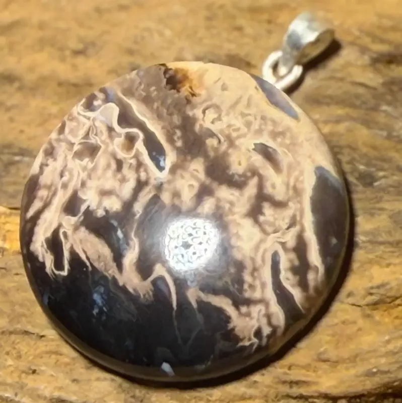 holz-schmuck-edelstein-ketten-anhaenger