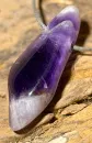 amethyst-anhaenger-edelstein-anhaenger-trommelstein-heilstein-schmuck-edelsteinschmuck-gebohrt