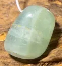 calcit-trommelstein-anhaenger-edelstein-heilstein-schmuck