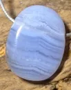 chalcedon-anhaenger-trommelstein-edelstein-blau-schmuck-gebohrt