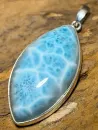 larimar-anhaenger-edelstein-trommelstein-heilstein-gebohrt