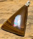 boulder-opal-trommelstein-anhaenger-edelstein