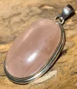 rosenquarz-anhaenger-edelstein-heiilstein-schmuck-silber