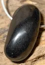 Schungit-edelschungit-edelstein-anhaenger-trommelstein-heilstein-schmuck-edelsteinschmuck
