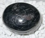 turmalin-schoerl-seifenstein-edelstein-heilstein-handschmeichler