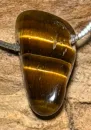tigerauge-anhaenger-edelstein-trommelstein-heilstein-schmuck-gebohrt