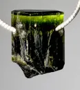 turmalin-verdigolith-anhaenger-edelstein-trommelstein-heilstein-schwarz-schmuck-edelsteinschmuck-gebohrt